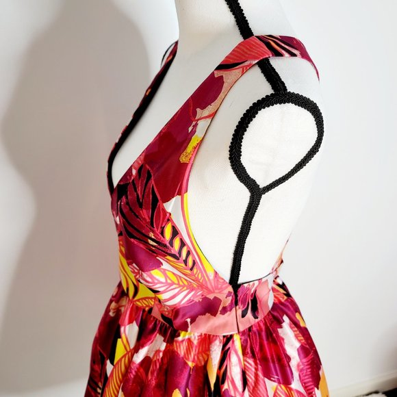 Romeo & Juliet Couture Summer Mini-Dress - Picture 12 of 16